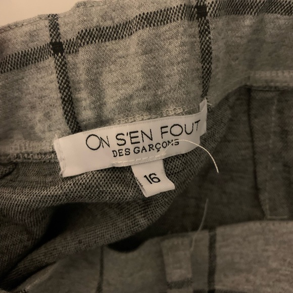 Plaided black and gray skirt with pockets - Picture 3 of 3